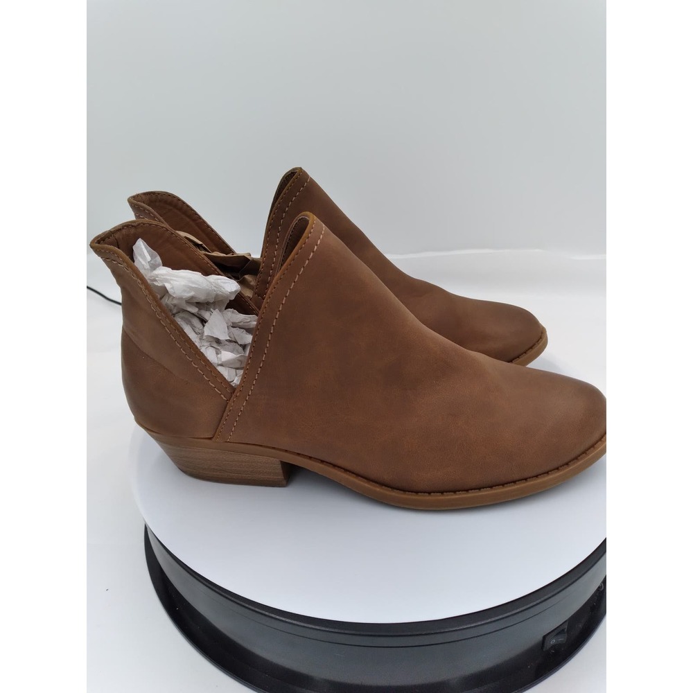 Universal Threads Slip-On Bootie Size 8 - image 2